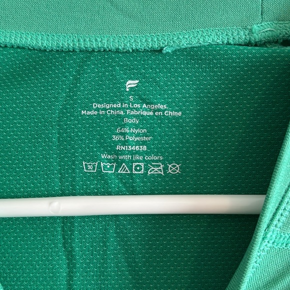 Men’s Small Green Fabletics Active Tee - Picture 2 of 4